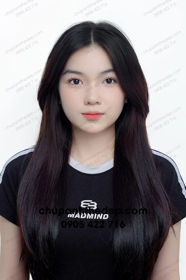 Mẫu chụp hình thẻ nữ phong cách tự nhiên hiện đại