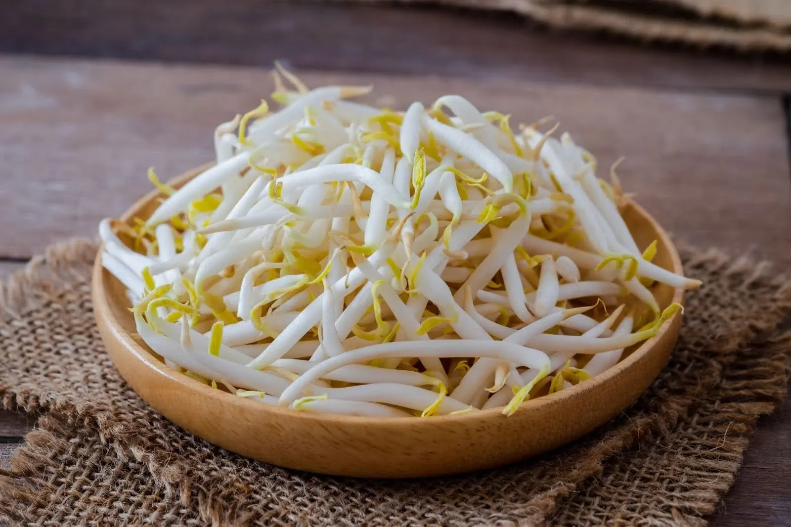 Sử dụng giá đỗ để cải thiện sức khỏe sinh lý là một trong những mẹo dân gian được nhiều người áp dụng