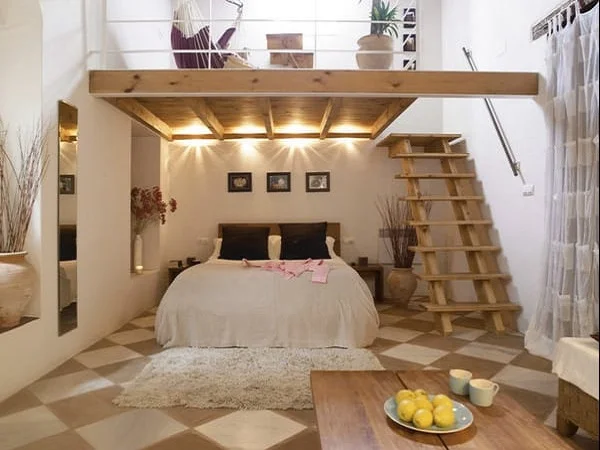Mẫu nhà gác lửng 3 phòng ngủ gồm có 2 phòng ngủ được thiết kế liền nhau, với gác lửng có thể được tận dụng để tạo thành phòng ngủ riêng.
