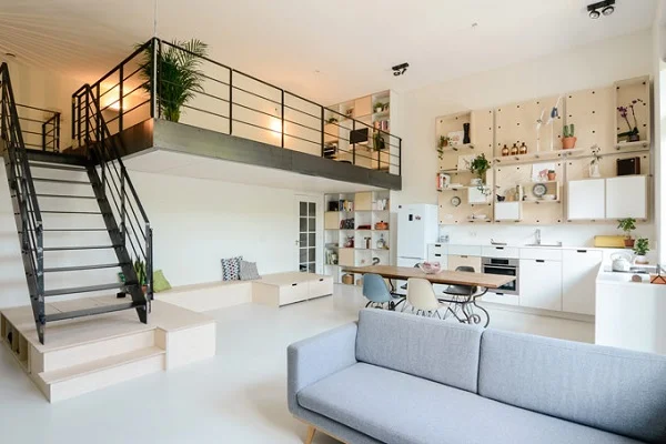Một mẫu nhà gác lửng cấp 4 khác được thiết kế khá gọn gàng và bắt mắt với hệ thống các giá kê sát tường nhằm tận dụng không gian tối đa