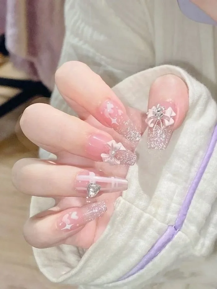 100+ mẫu nail thạch hồng đính đá lộng lẫy và quyến rũ