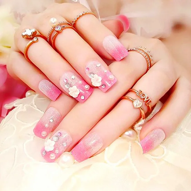 Mẫu nail tết tone hồng nhạt phối hoa nổi và đá sang trọng