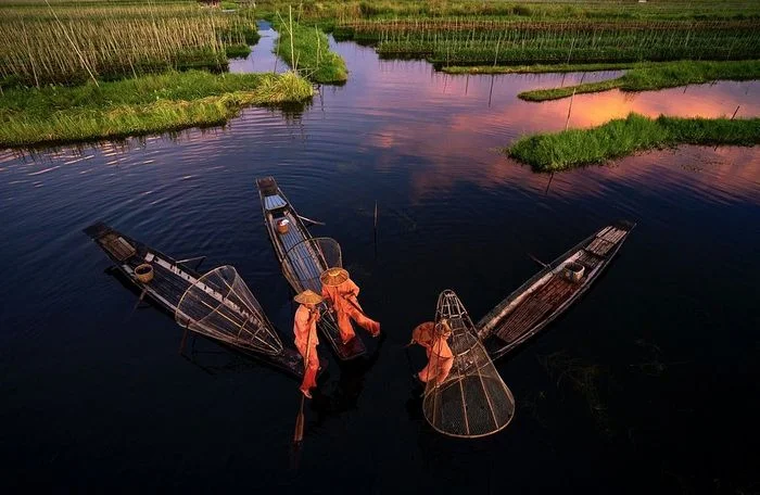 Ảnh nghệ thuật phong cảnh ngư dân trên sông