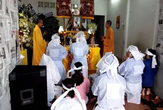 Cách lập bàn thờ người mới mất và thờ vong sau 49 ngày