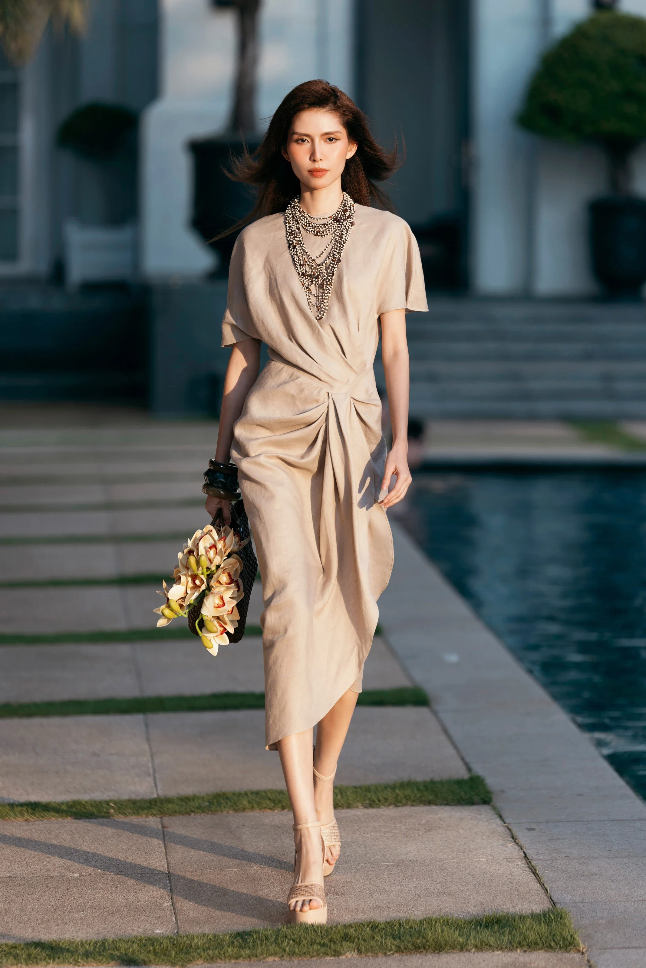 Đẹp, sang với trang phục linen mùa nắng