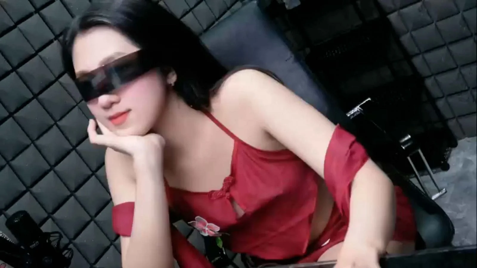 gái cởi quần áo — ảnh 15