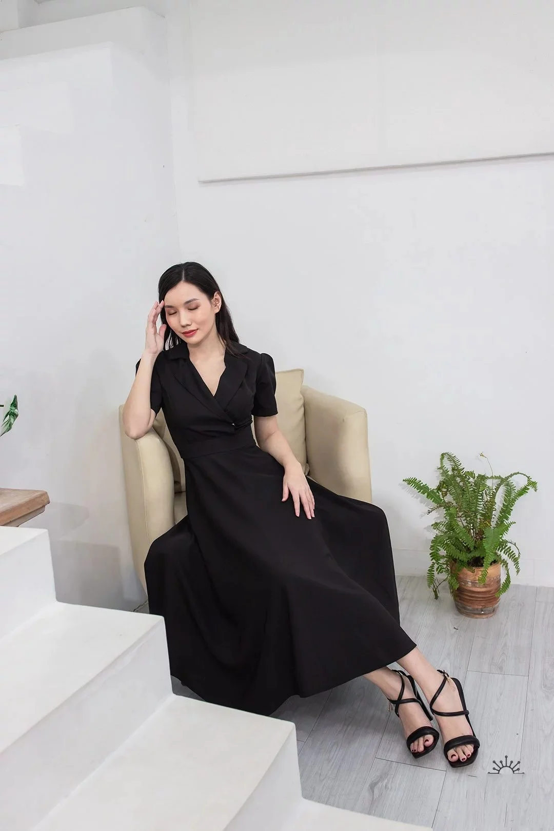 Đầm vest tay phồng dáng maxi màu đen