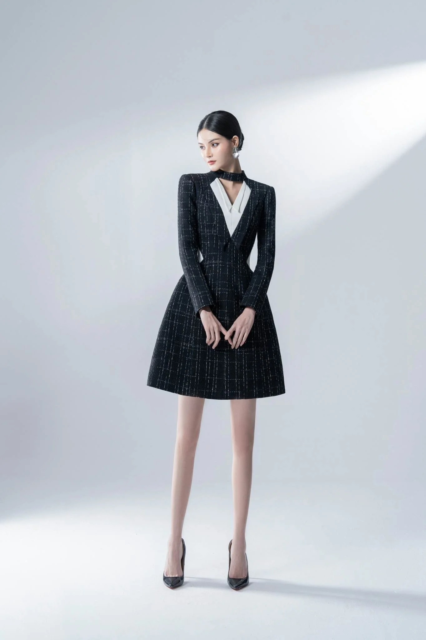 Đầm vest xòe cổ phối sơ mi chất liệu tweed