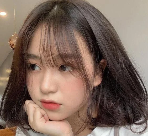 Tóc ngắn ngang vai uốn gợn sóng nhẹ cho mặt tròn (2)