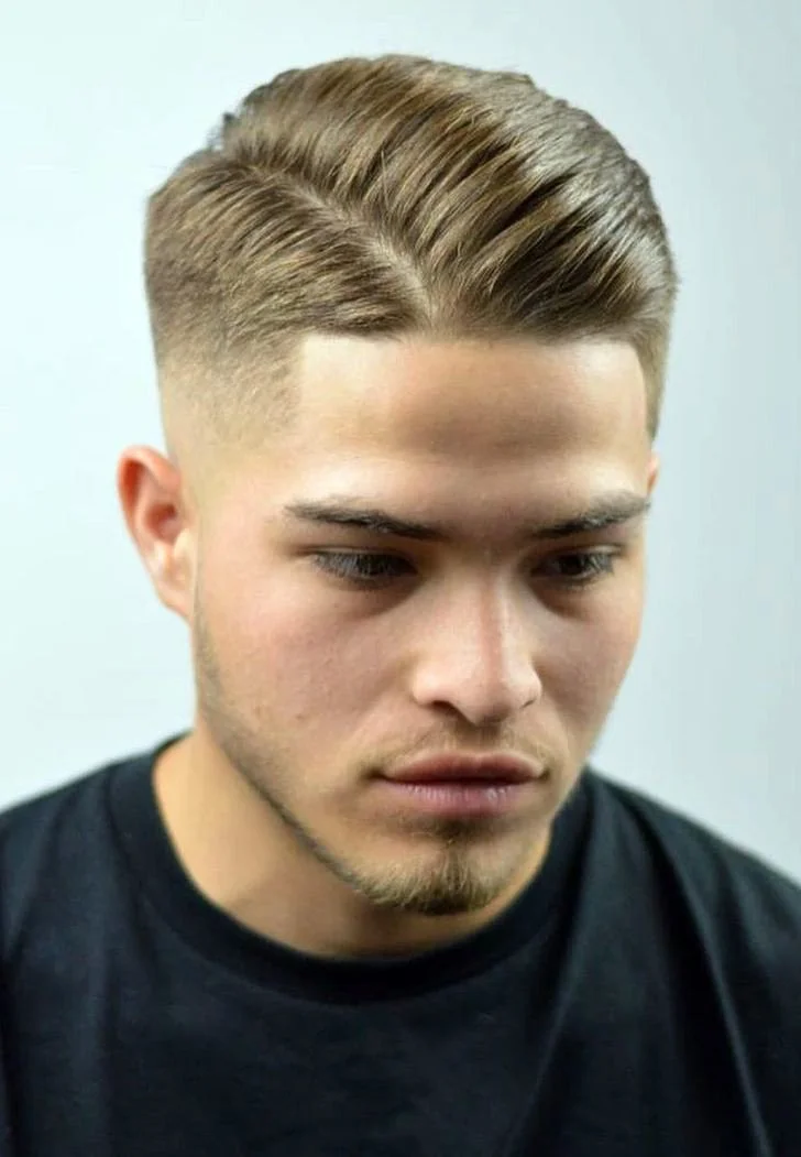 Kiểu tóc side part nam đẹp với đường cạo sắc nét và kỹ thuật fade hiện đại