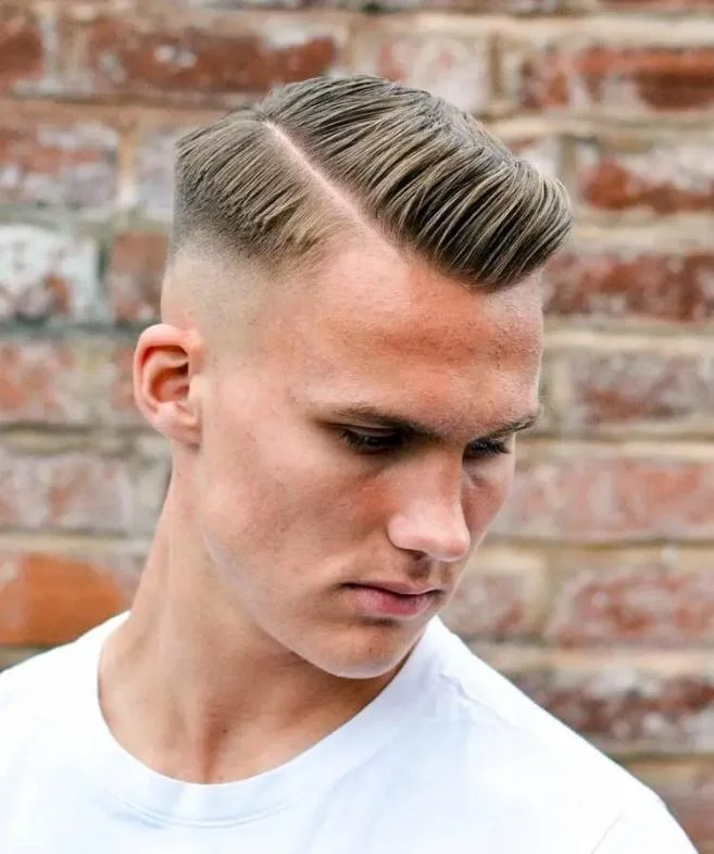Kiểu tóc side part đẹp cho nam với phần tóc rẽ ngôi sắc nét và fade gọn gàng